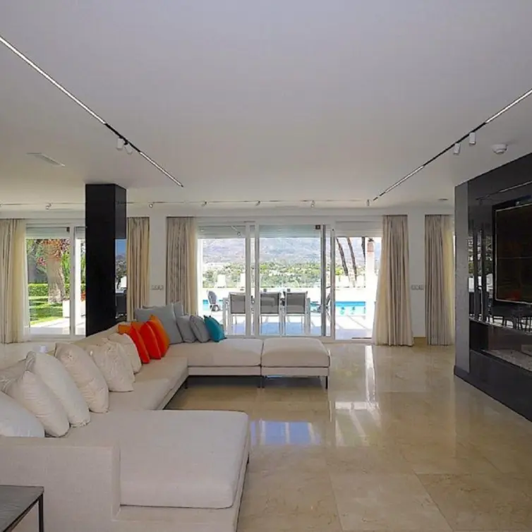Sale of detached villa in Las Brisas