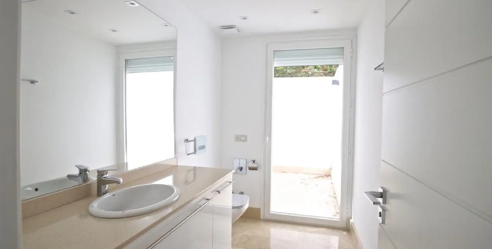 Sale of detached villa in Las Brisas 13