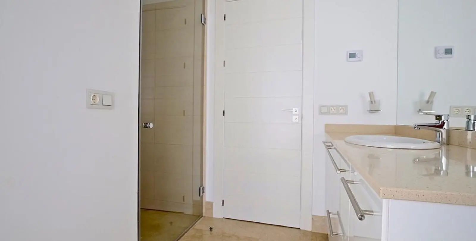 Sale of detached villa in Las Brisas 14