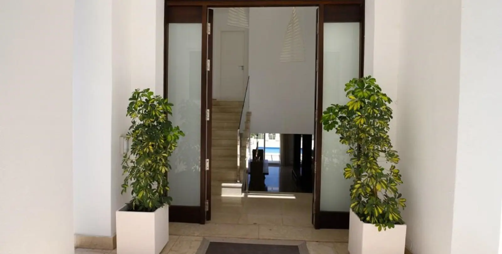 Sale of detached villa in Las Brisas 17