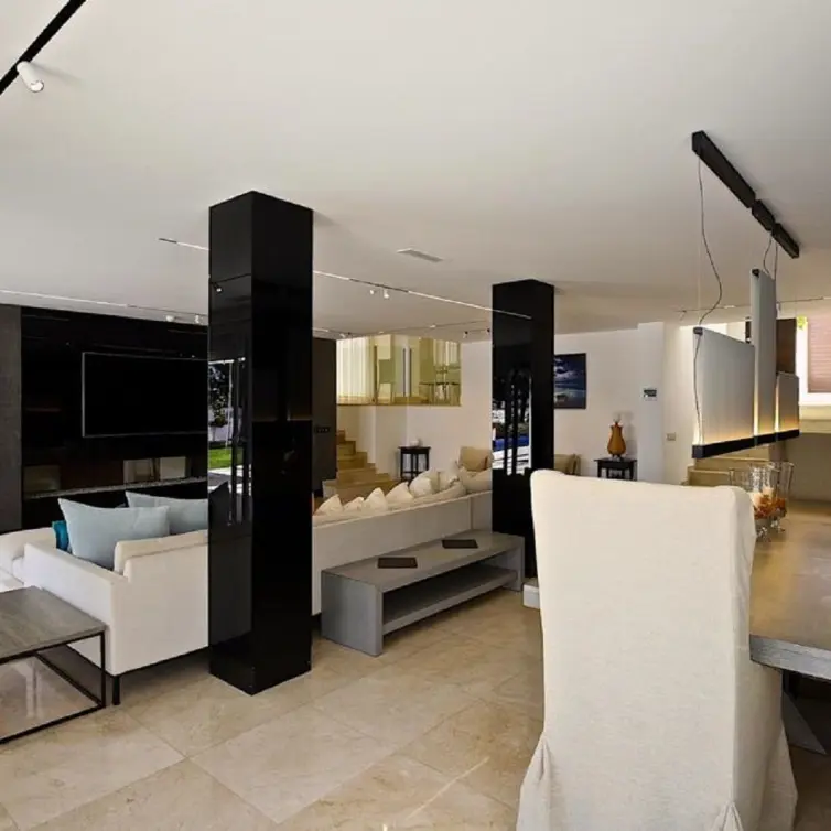Venta de villa independiente en Las Brisas