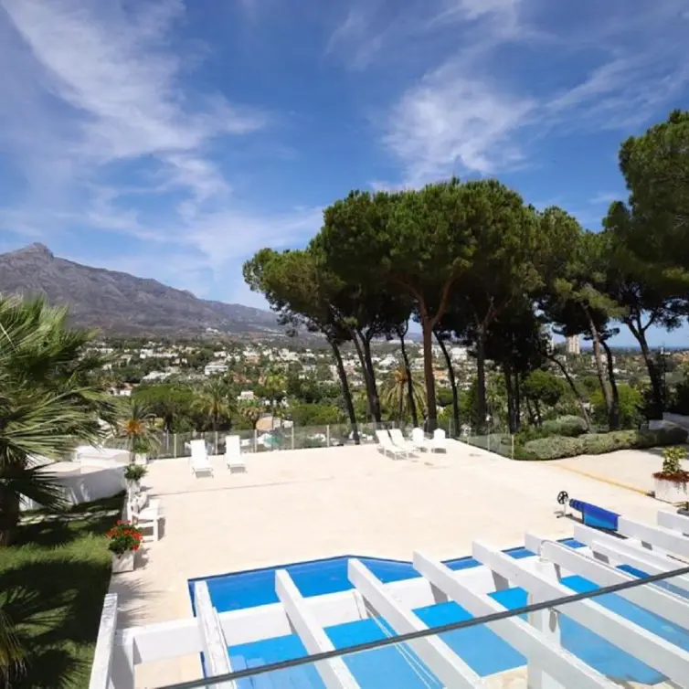 Sale of detached villa in Las Brisas