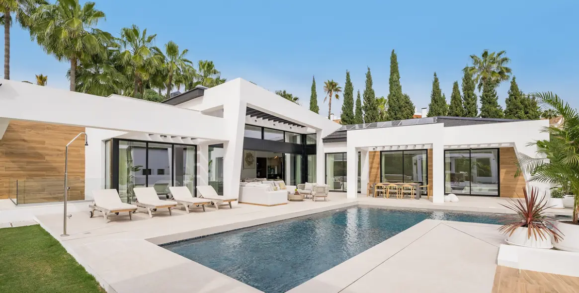 Продажа  отдельно стоящей виллы в Nueva Andalucía 1