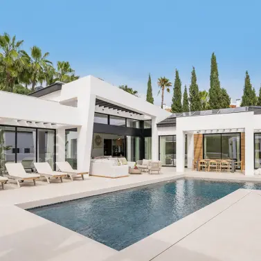 Venta de villa independiente en Nueva Andalucía