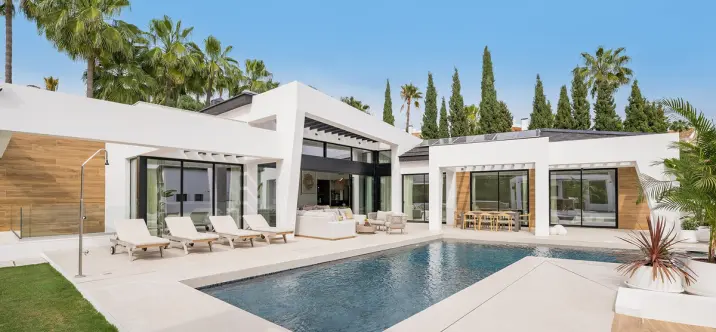 Venta de villa independiente en Nueva Andalucía 0