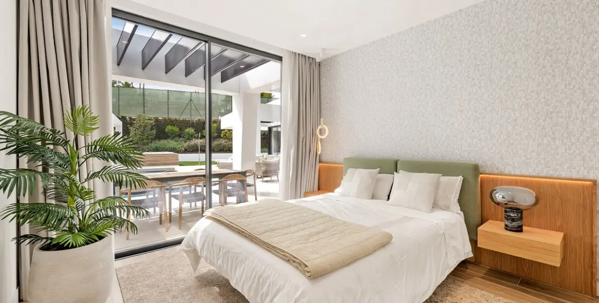 Продажа  отдельно стоящей виллы в Nueva Andalucía 11