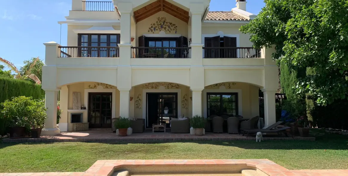 Venta de villa independiente en Marbella (distrito Sierra Blanca) 1