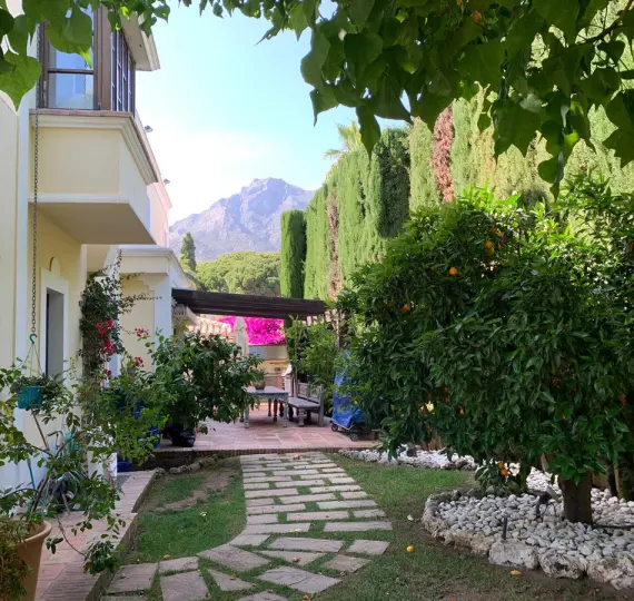 Villa independiente R3761173