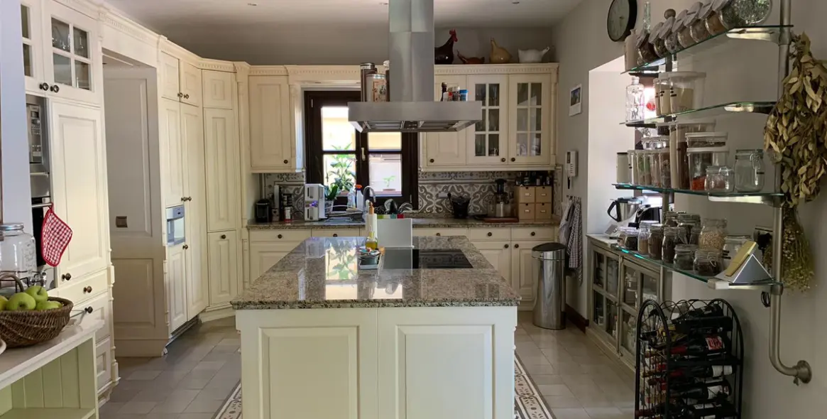 Long-term rent of detached villa in Sierra Blanca 16