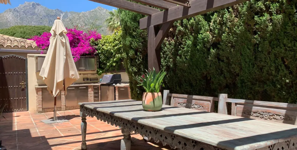 Long-term rent of detached villa in Sierra Blanca 17