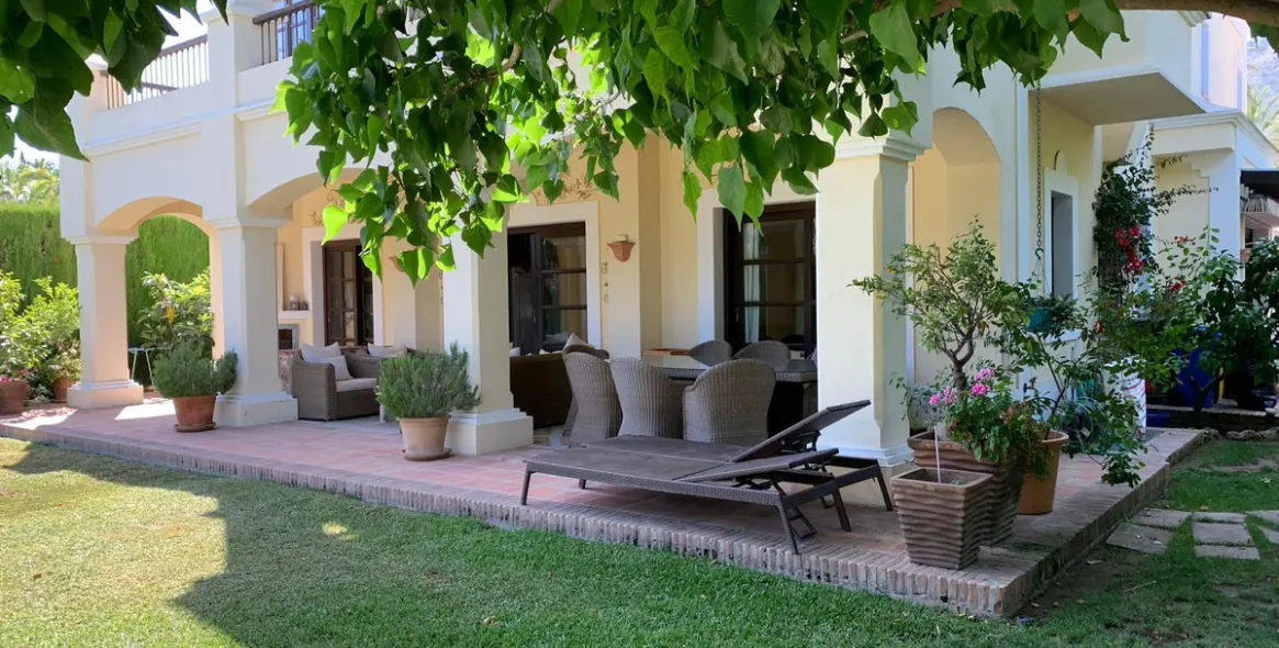 Long-term rent of detached villa in Sierra Blanca 4