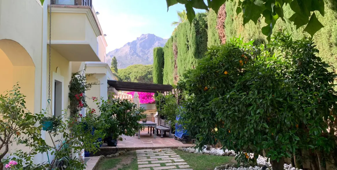 Long-term rent of detached villa in Sierra Blanca 5