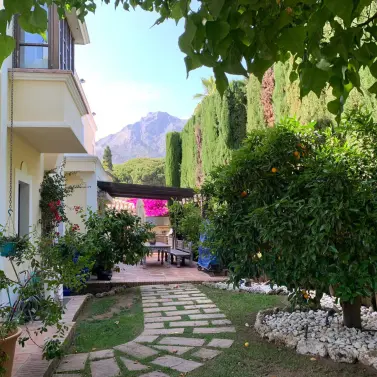 Long-term rent of detached villa in Sierra Blanca