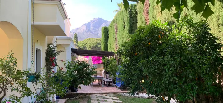 Long-term rent of detached villa in Sierra Blanca 4