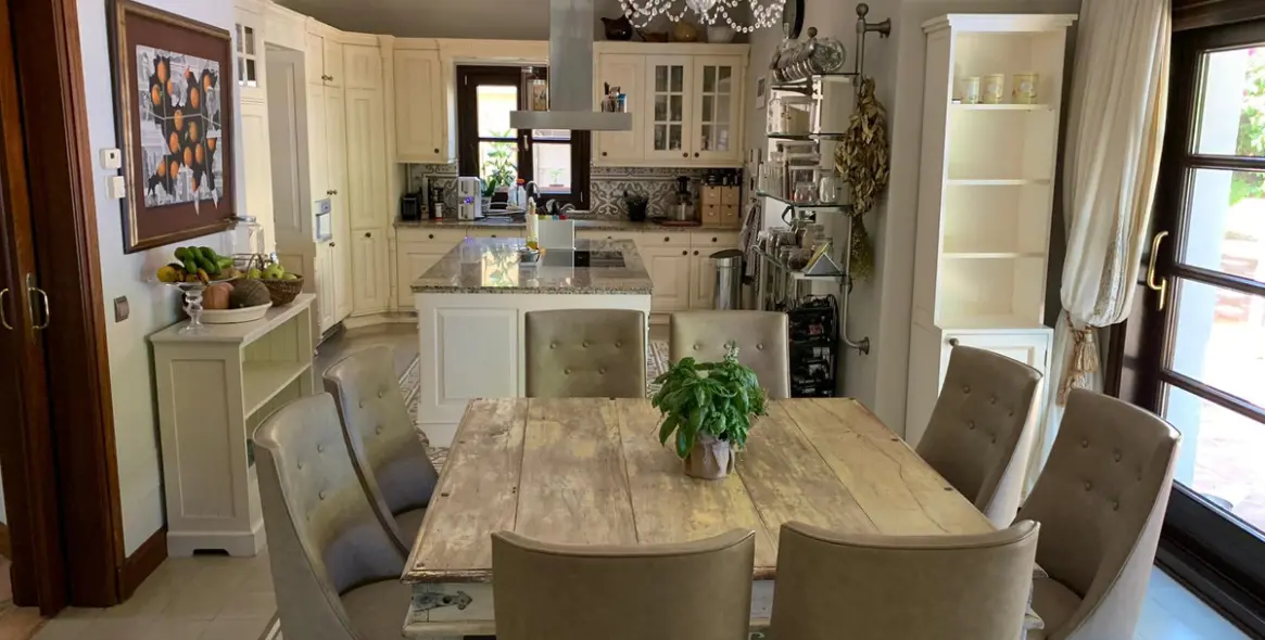 Long-term rent of detached villa in Sierra Blanca 13