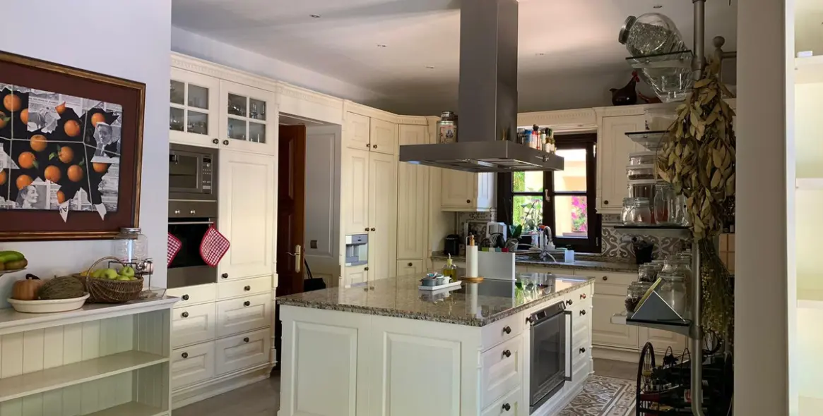 Long-term rent of detached villa in Sierra Blanca 15