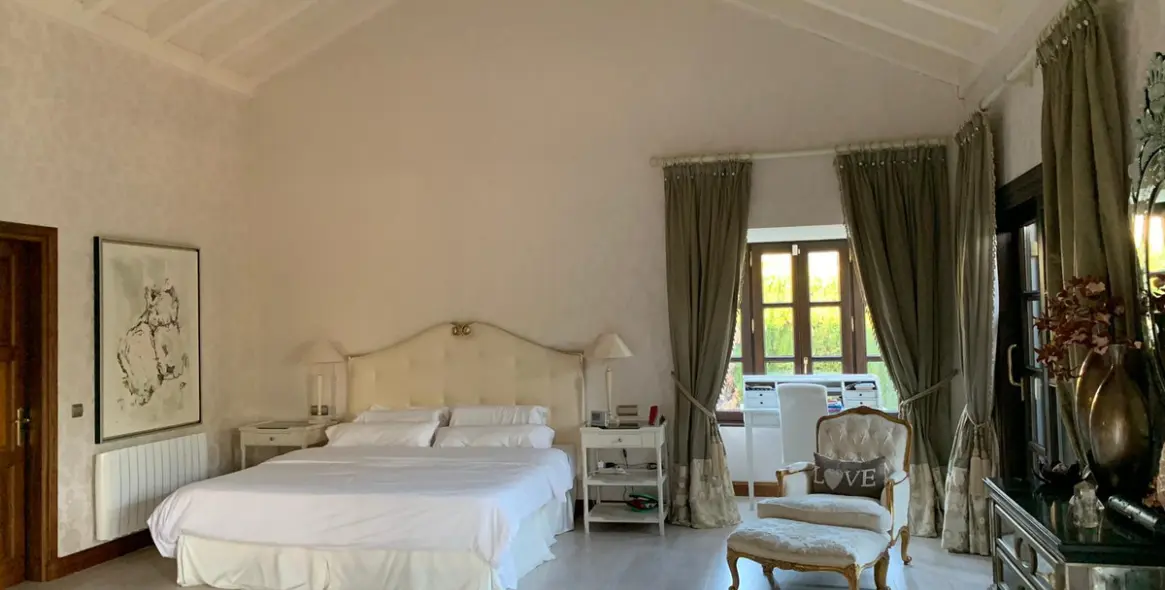 Long-term rent of detached villa in Sierra Blanca 28