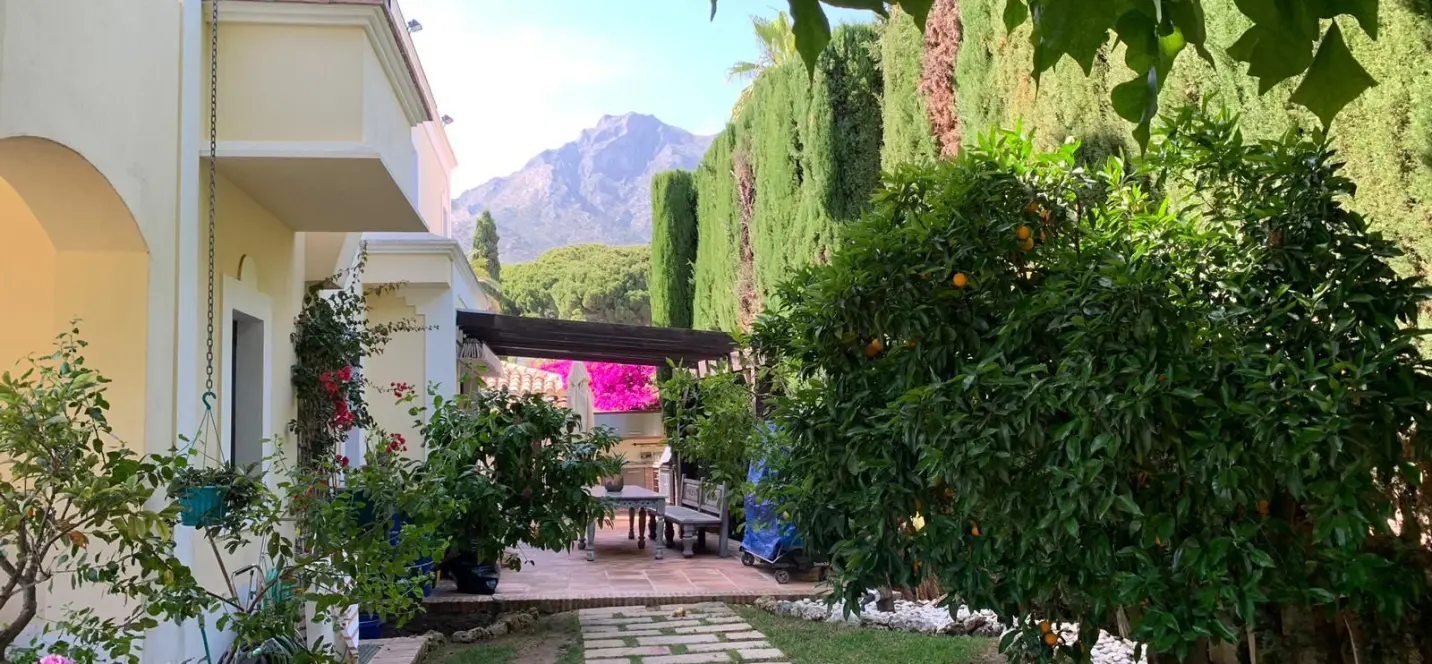 Long-term rent of detached villa in Sierra Blanca 4