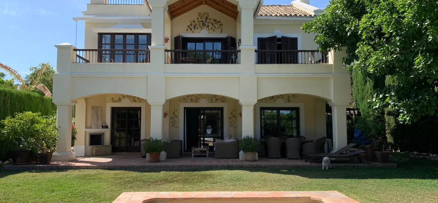 Venta de villa independiente en Sierra Blanca 0