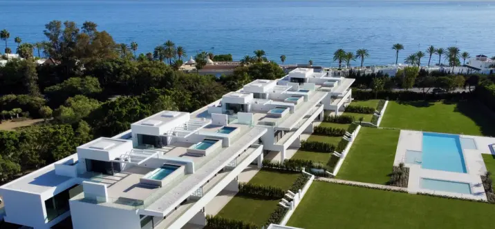 Semi-detached house R4295473 1