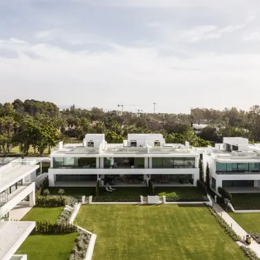 Продажа дома на две семьи в The Golden Mile