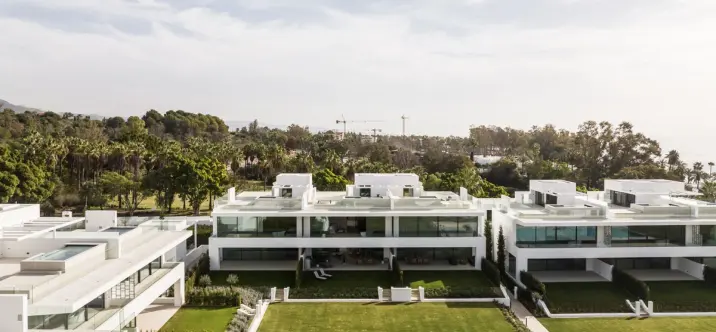 Продажа дома на две семьи в The Golden Mile 0