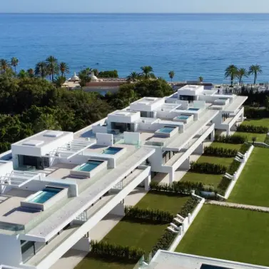 Продажа дома на две семьи в The Golden Mile