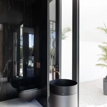 Продажа дома на две семьи в The Golden Mile