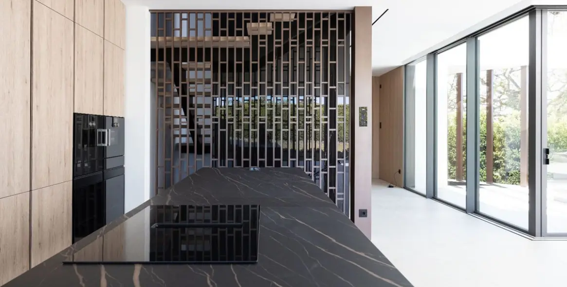 Продажа дома на две семьи в The Golden Mile 8