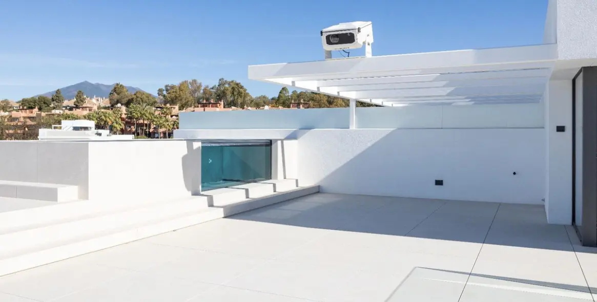 Продажа дома на две семьи в The Golden Mile 18