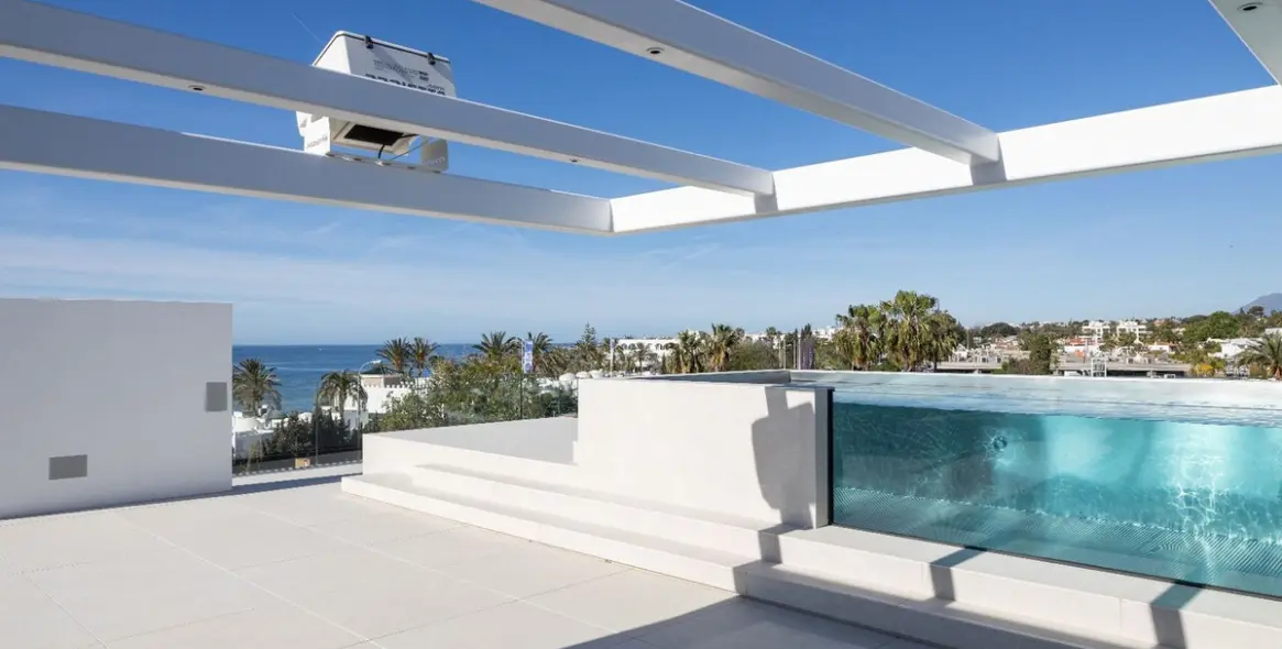 Продажа дома на две семьи в The Golden Mile 19