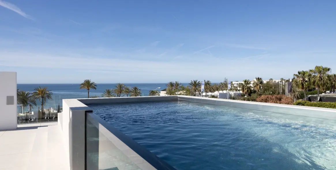 Продажа дома на две семьи в The Golden Mile 20