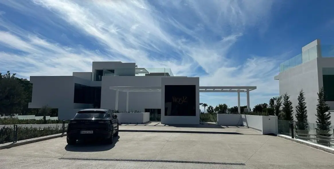 Продажа дома на две семьи в The Golden Mile 26