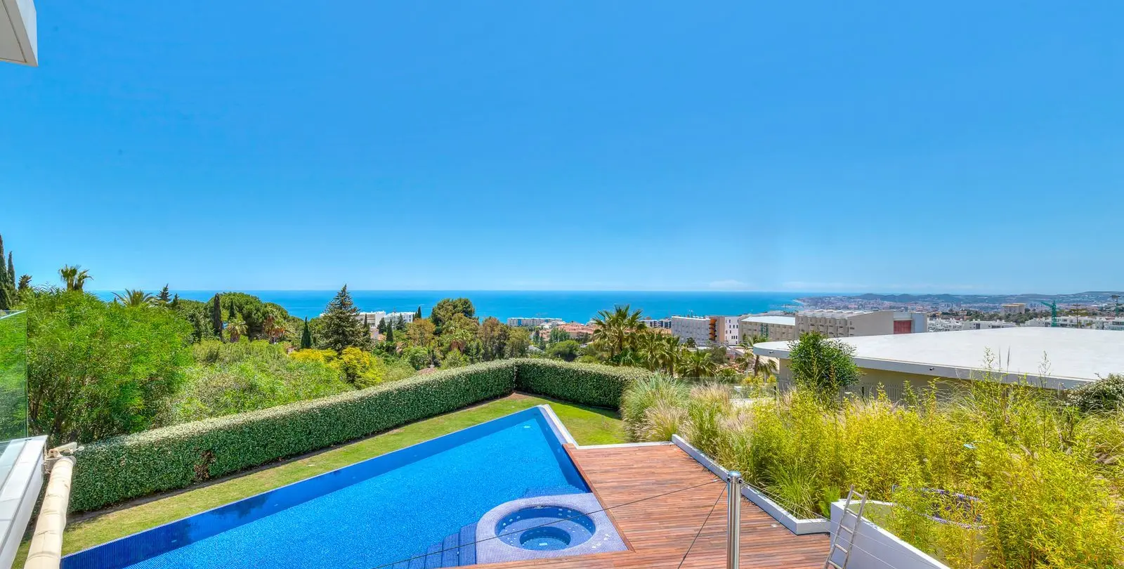 Продажа  отдельно стоящей виллы в Fuengirola 2