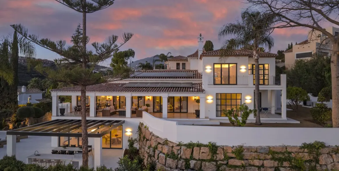 Sale of detached villa in El Paraiso 1