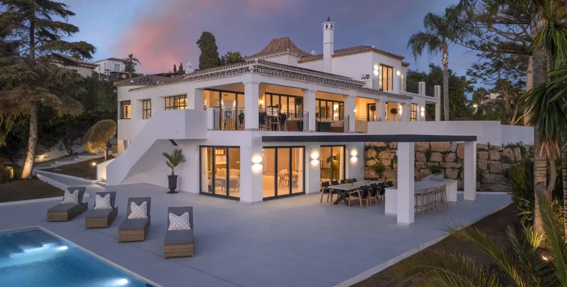 Sale of detached villa in El Paraiso 2