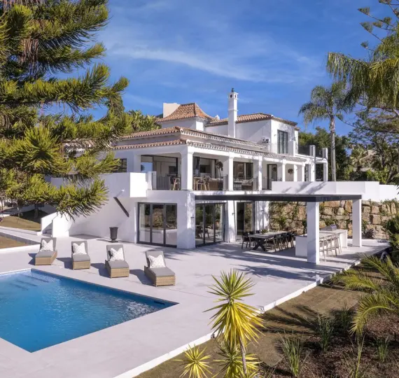 Sale of detached villa in El Paraiso