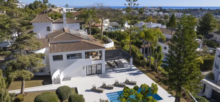 Sale of detached villa in El Paraiso 3