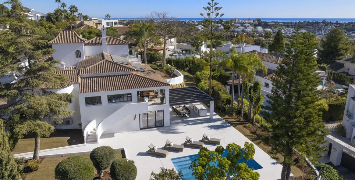 Продажа  отдельно стоящей виллы в El Paraiso 4