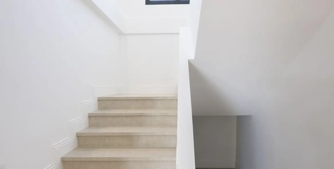 Sale of detached villa in El Paraiso 37