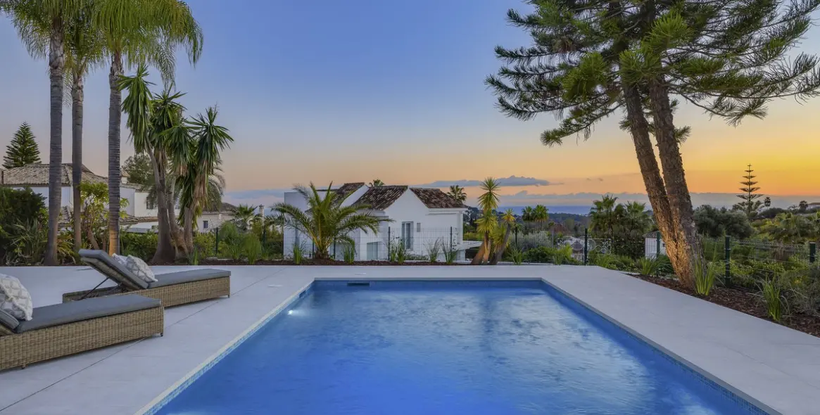 Sale of detached villa in El Paraiso 40