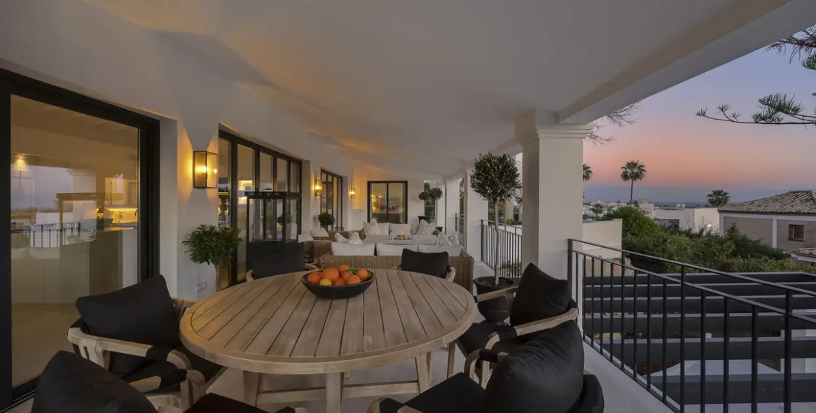 Sale of detached villa in El Paraiso 41