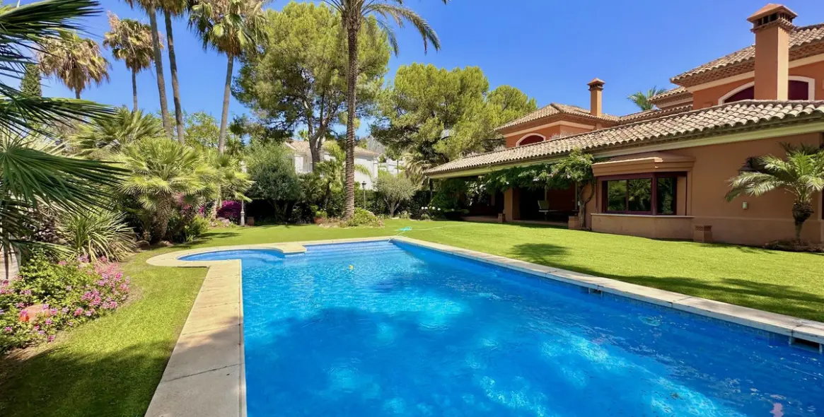 Продажа  отдельно стоящей виллы в The Golden Mile 1