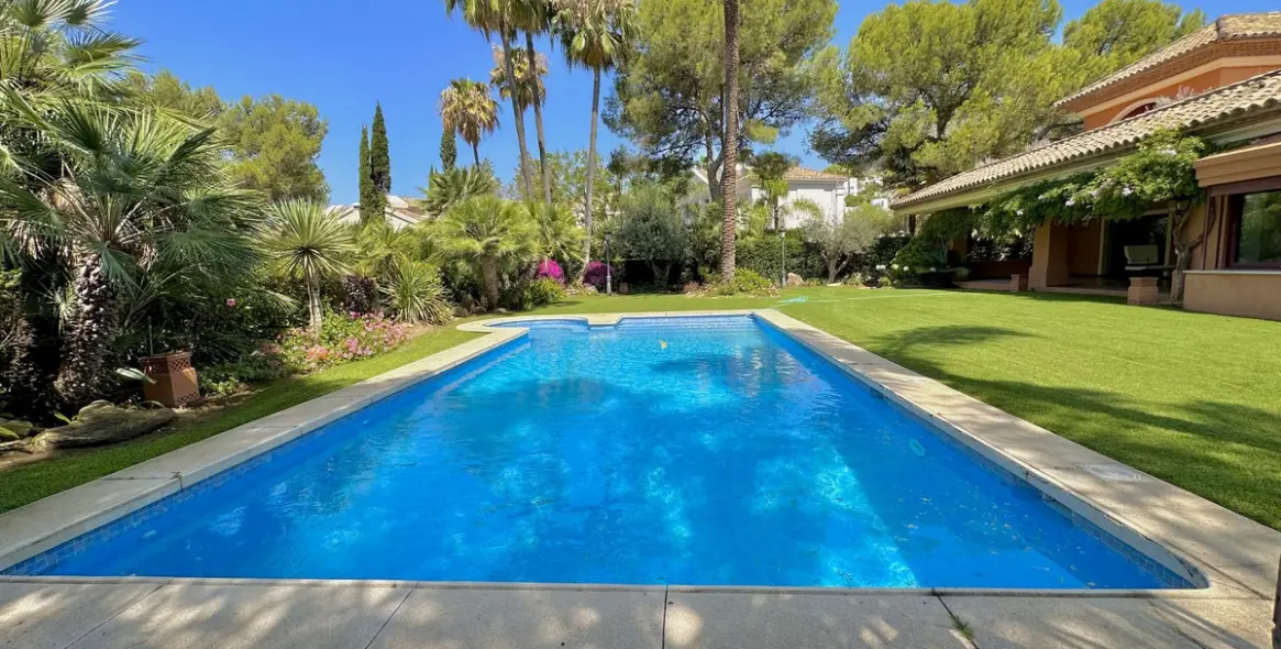 Продажа  отдельно стоящей виллы в The Golden Mile 2