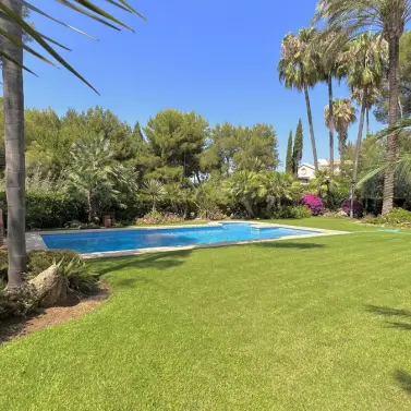 Продажа  отдельно стоящей виллы в The Golden Mile