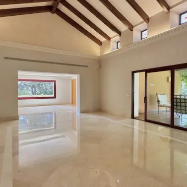 Продажа  отдельно стоящей виллы в The Golden Mile