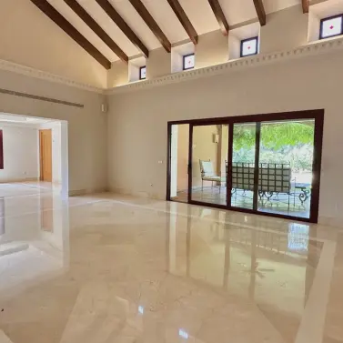 Продажа  отдельно стоящей виллы в The Golden Mile