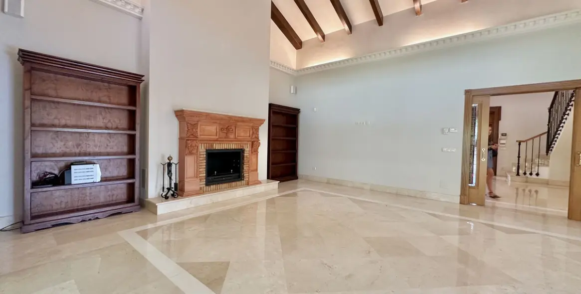 Продажа  отдельно стоящей виллы в The Golden Mile 7