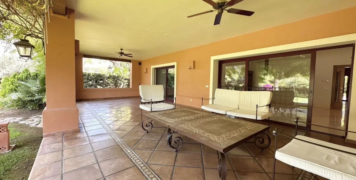 Продажа  отдельно стоящей виллы в The Golden Mile 11