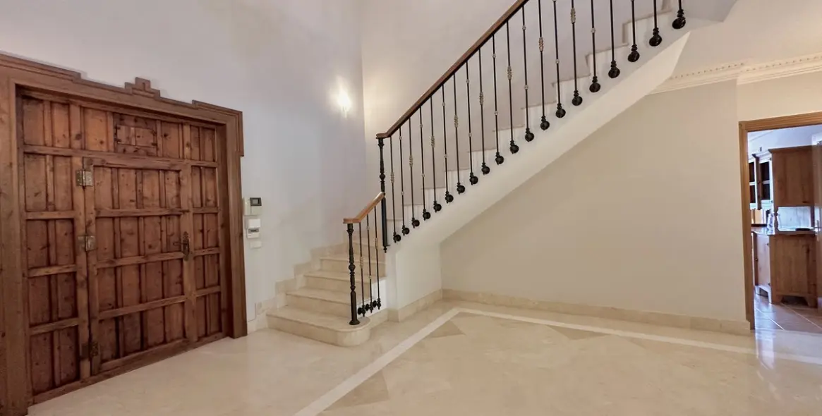 Продажа  отдельно стоящей виллы в The Golden Mile 12